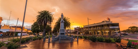 Nhill Main St Monument at sunset.jpg