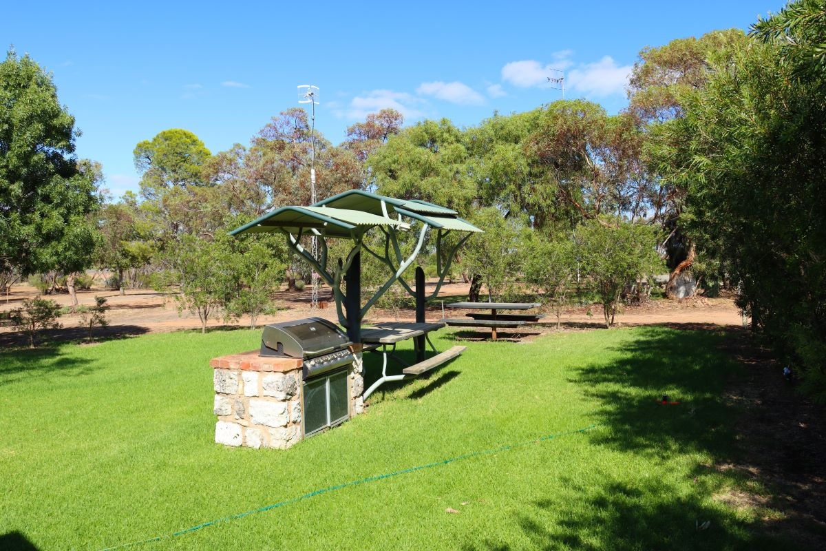 Rainbow caravan park.JPG